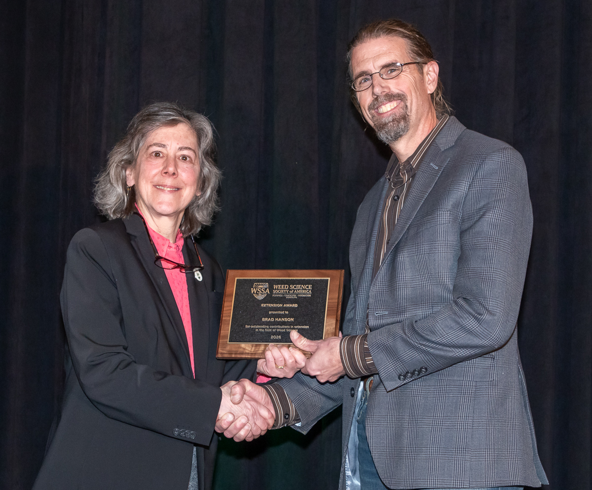 Hanson (right), recieving the award at the WSSA.